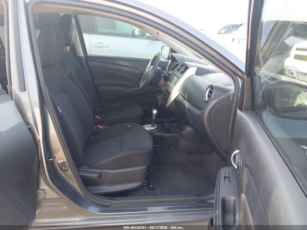 2019 Nissan Versa 1.6 SV photo 5