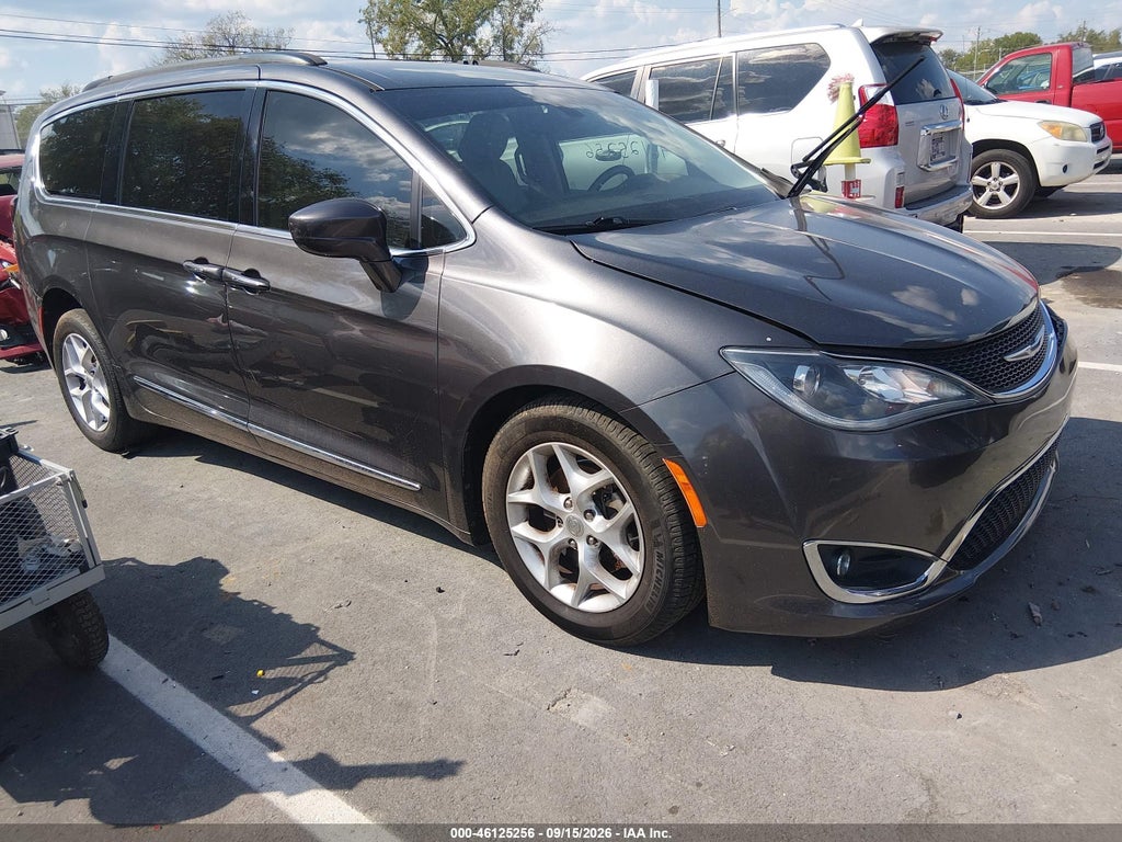 2017 Chrysler Pacifica Touring-L photo 1