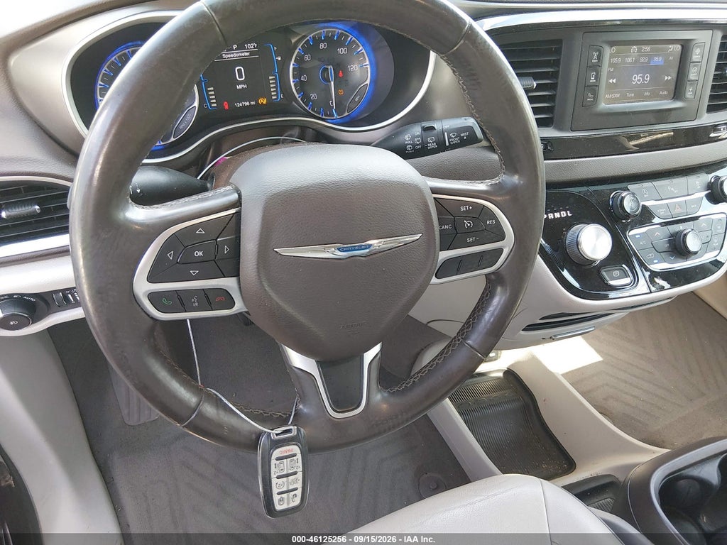 2017 Chrysler Pacifica Touring-L photo 11