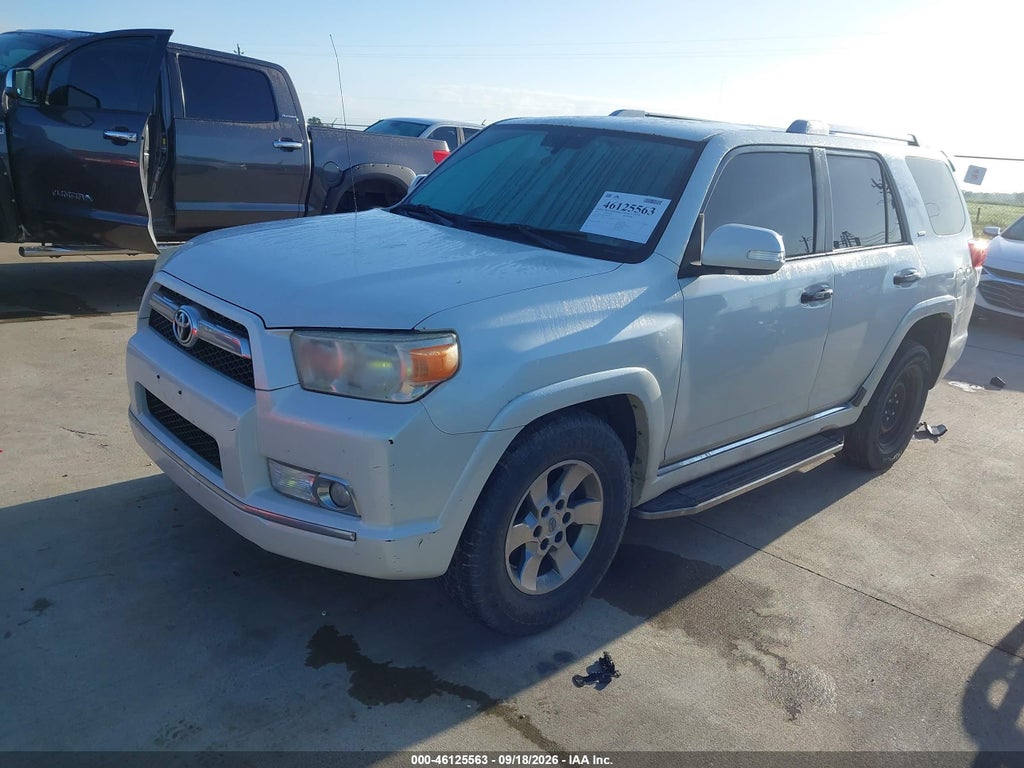 2013 Toyota 4RUNNER SR5 photo 2