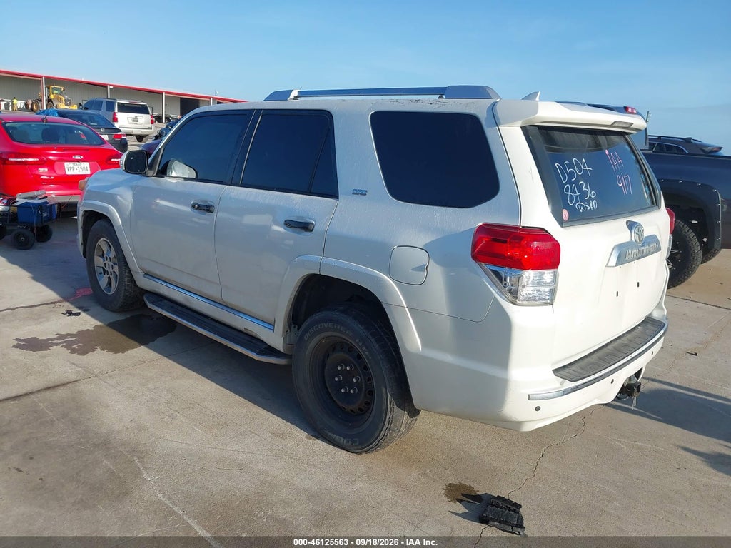 2013 Toyota 4RUNNER SR5 photo 3