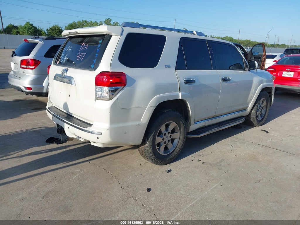 2013 Toyota 4RUNNER SR5 photo 4