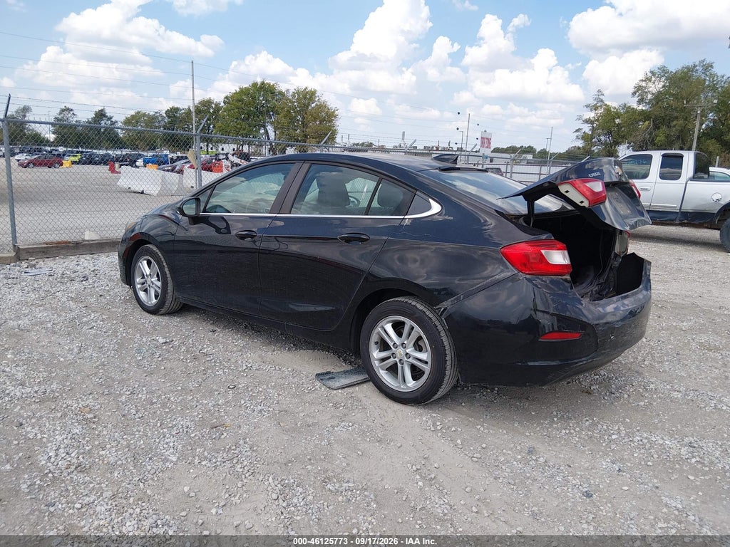 2017 Chevrolet Cruze LT Auto photo 3