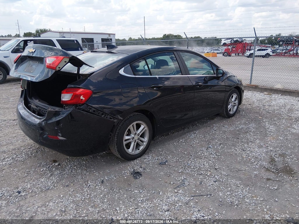 2017 Chevrolet Cruze LT Auto photo 4