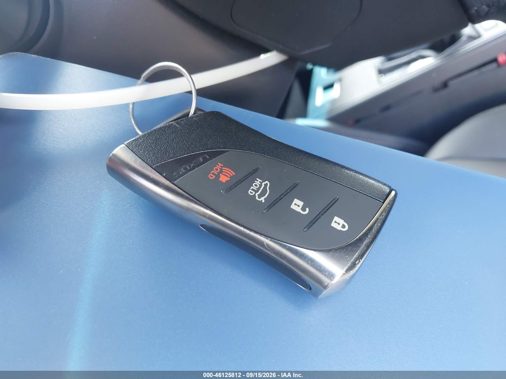 2025 Lexus ES 350 photo 11