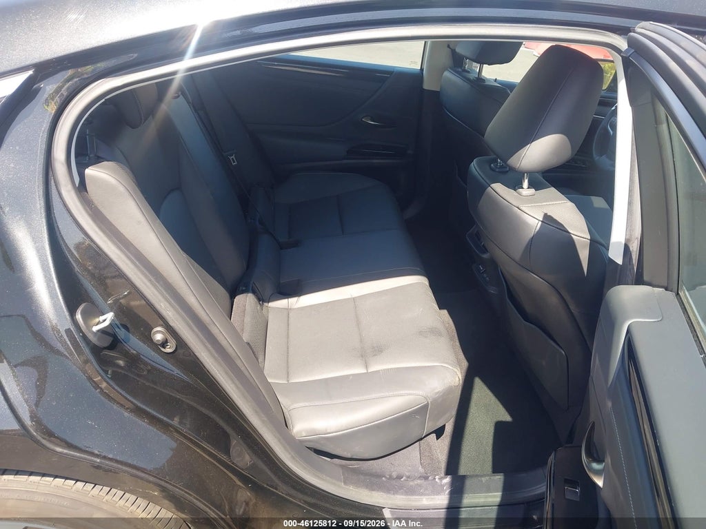 2025 Lexus ES 350 photo 8