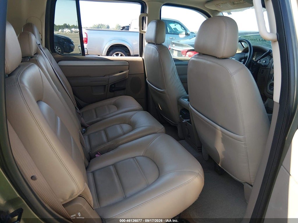 2004 Ford Explorer XLT photo 8