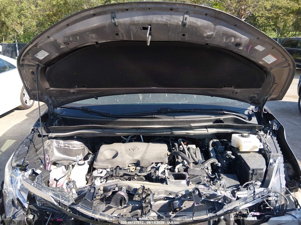 2021 Toyota Sienna XLE photo 10