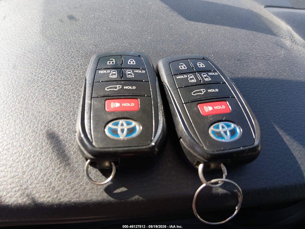 2021 Toyota Sienna XLE photo 11