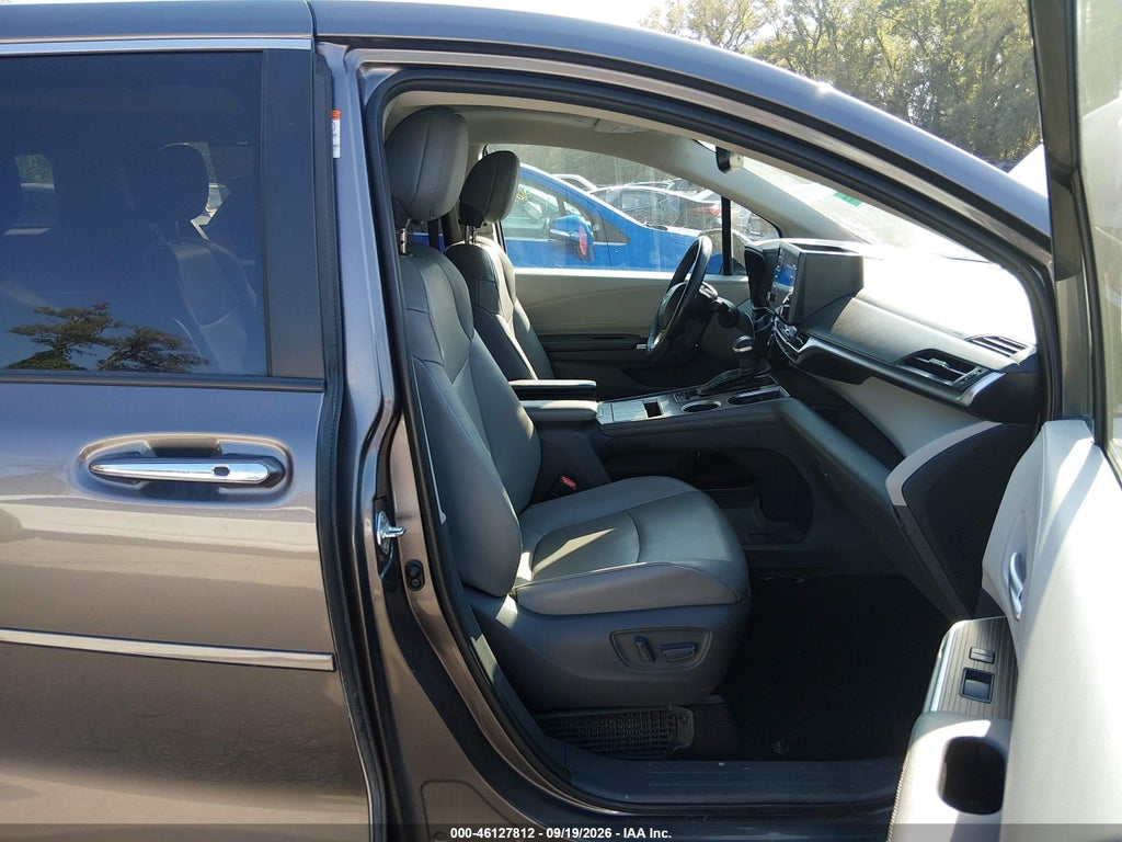2021 Toyota Sienna XLE photo 5