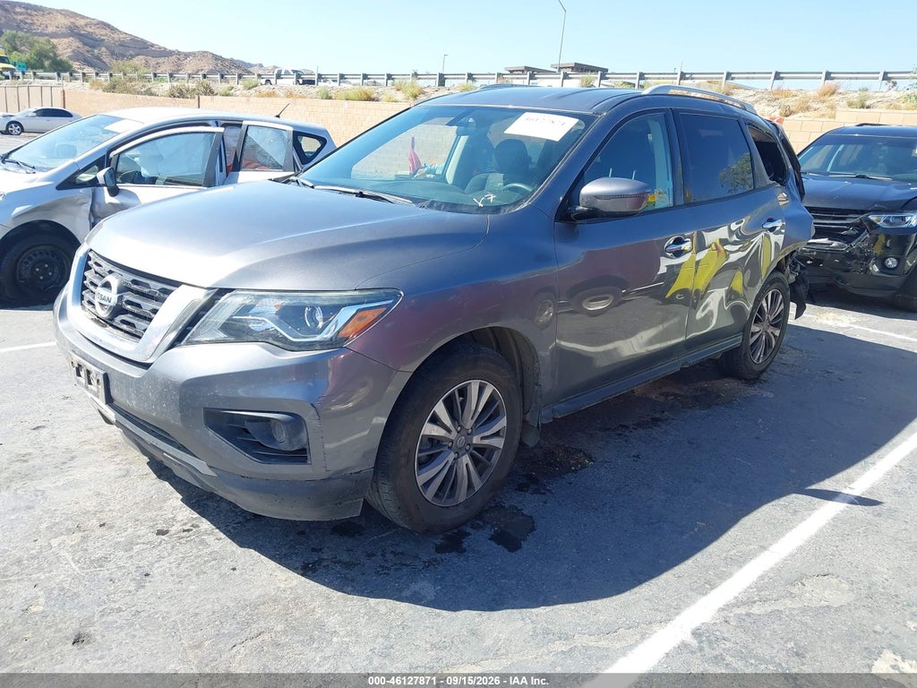 2019 Nissan Pathfinder S photo 2