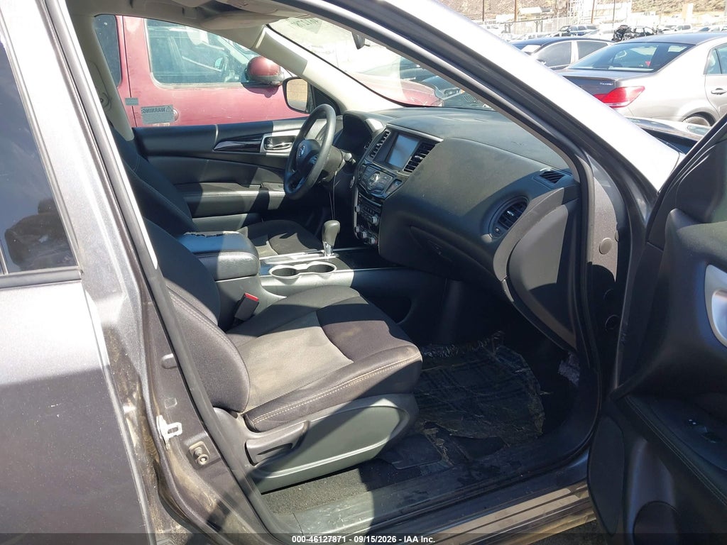 2019 Nissan Pathfinder S photo 5