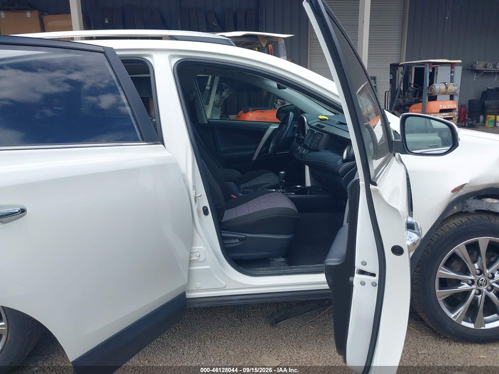 2018 Toyota RAV4 Limited/Platinum photo 5