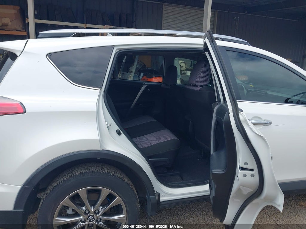 2018 Toyota RAV4 Limited/Platinum photo 8