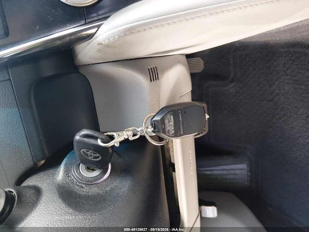 2012 Toyota Camry LE photo 11