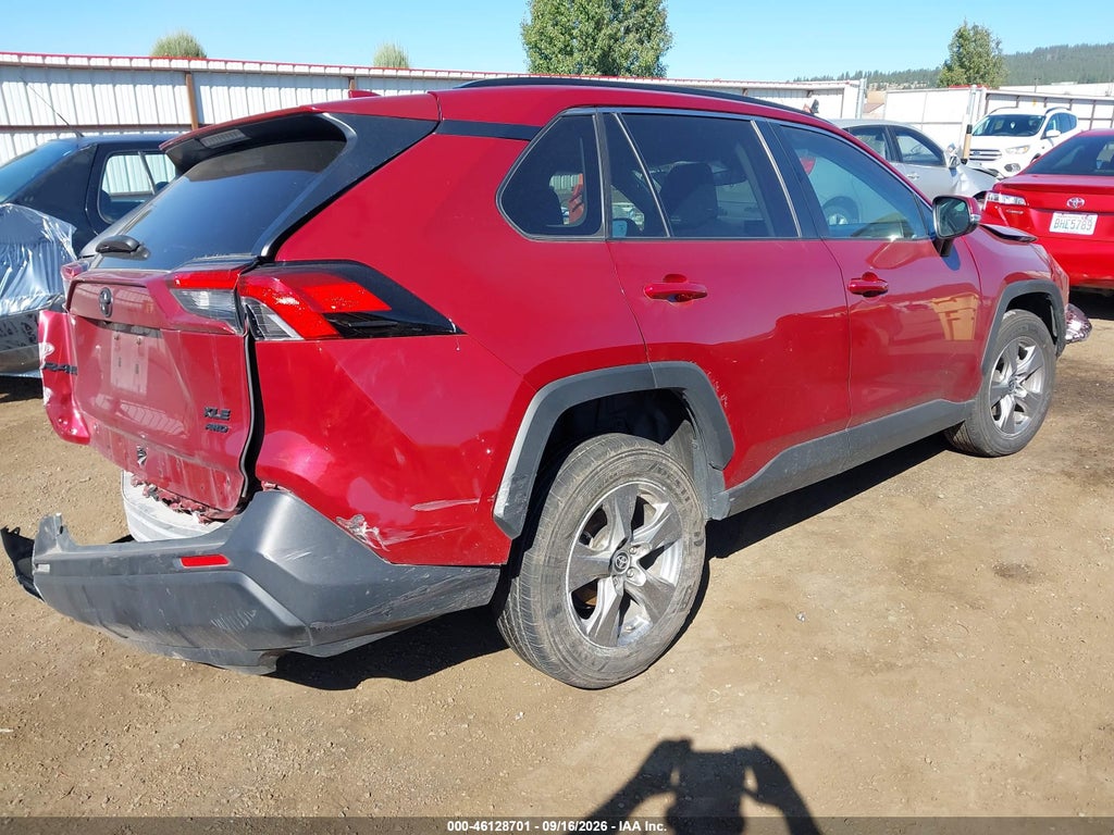 2025 Toyota RAV4 XLE photo 4