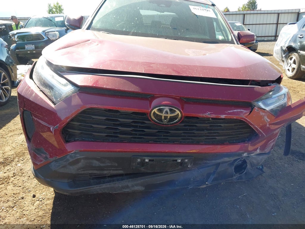 2025 Toyota RAV4 XLE photo 6