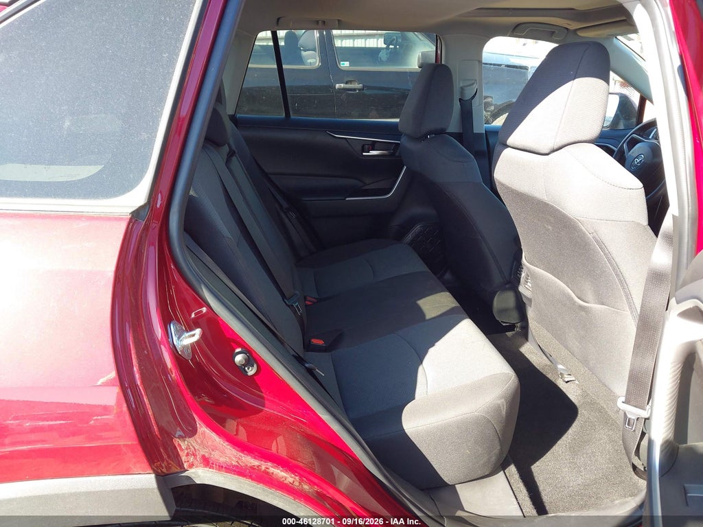 2025 Toyota RAV4 XLE photo 8