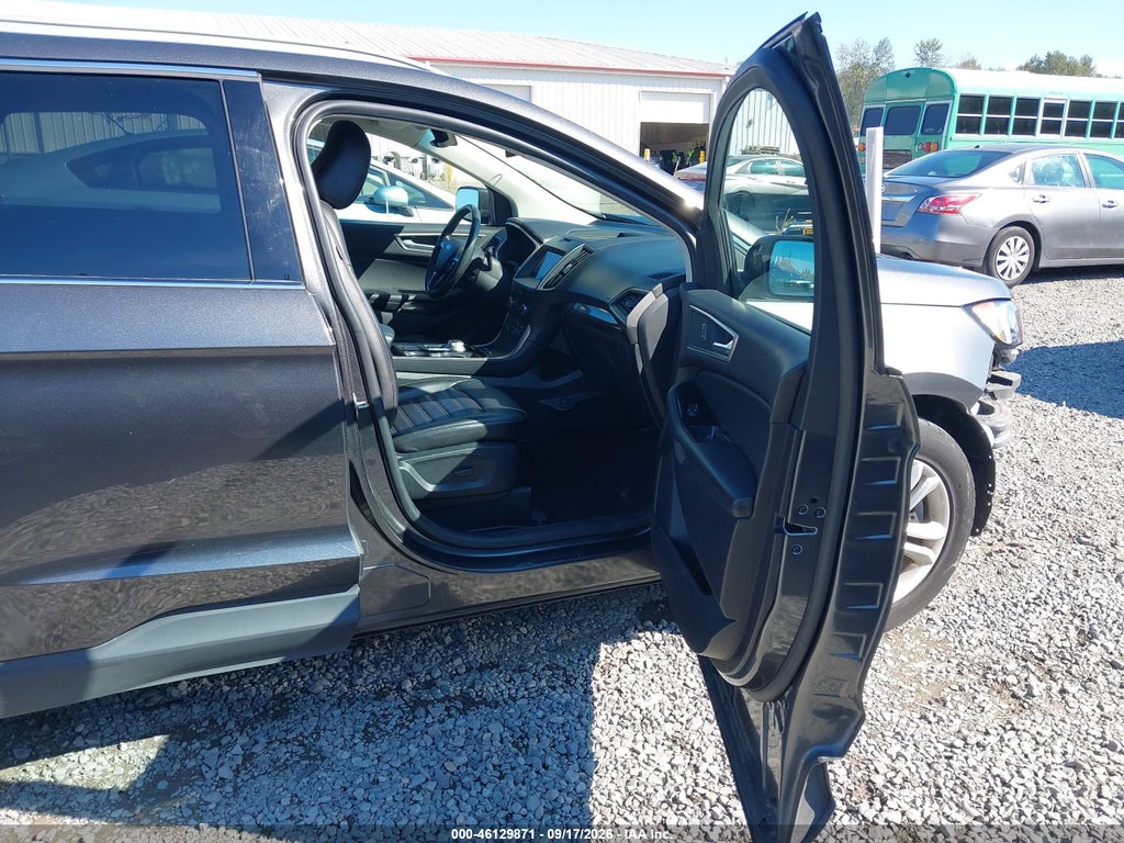 2020 Ford Edge SEL photo 5