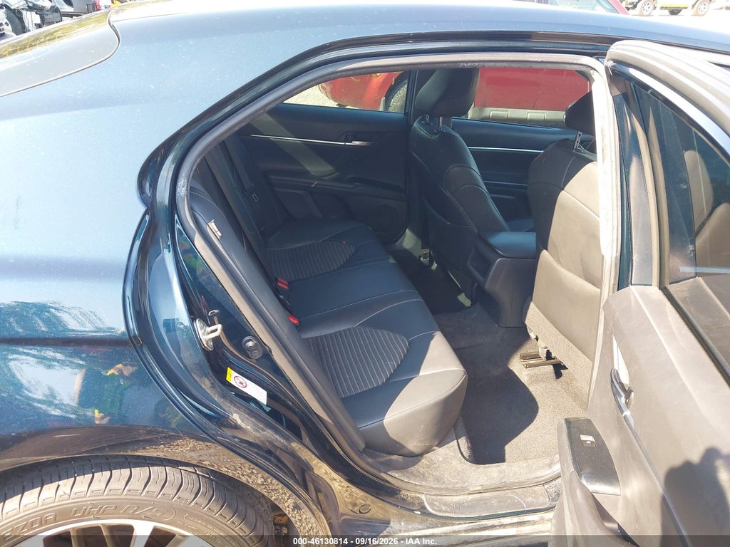 2018 Toyota Camry SE photo 8