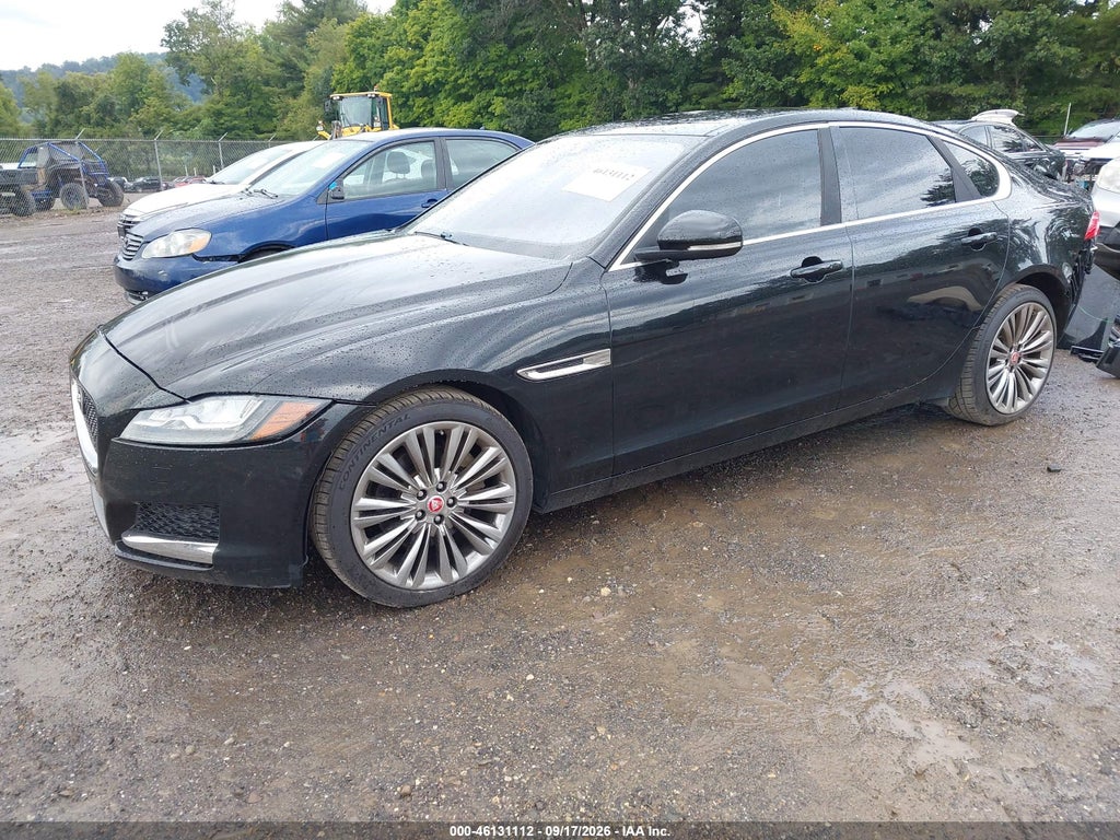 2017 Jaguar XF 20D Prestige photo 2