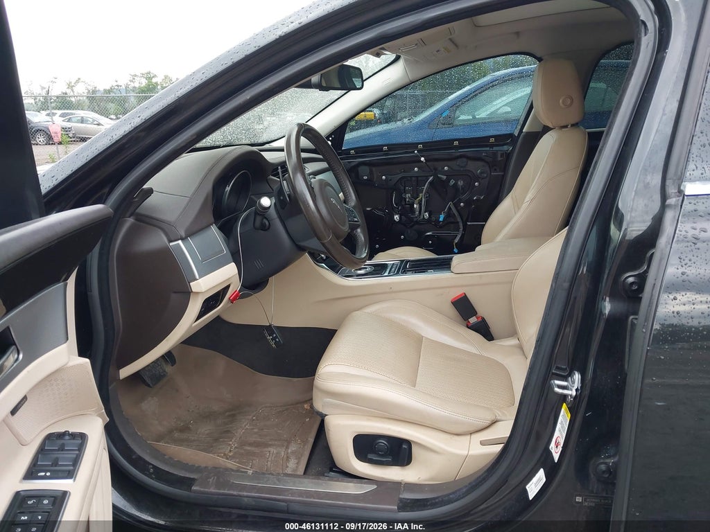 2017 Jaguar XF 20D Prestige photo 5