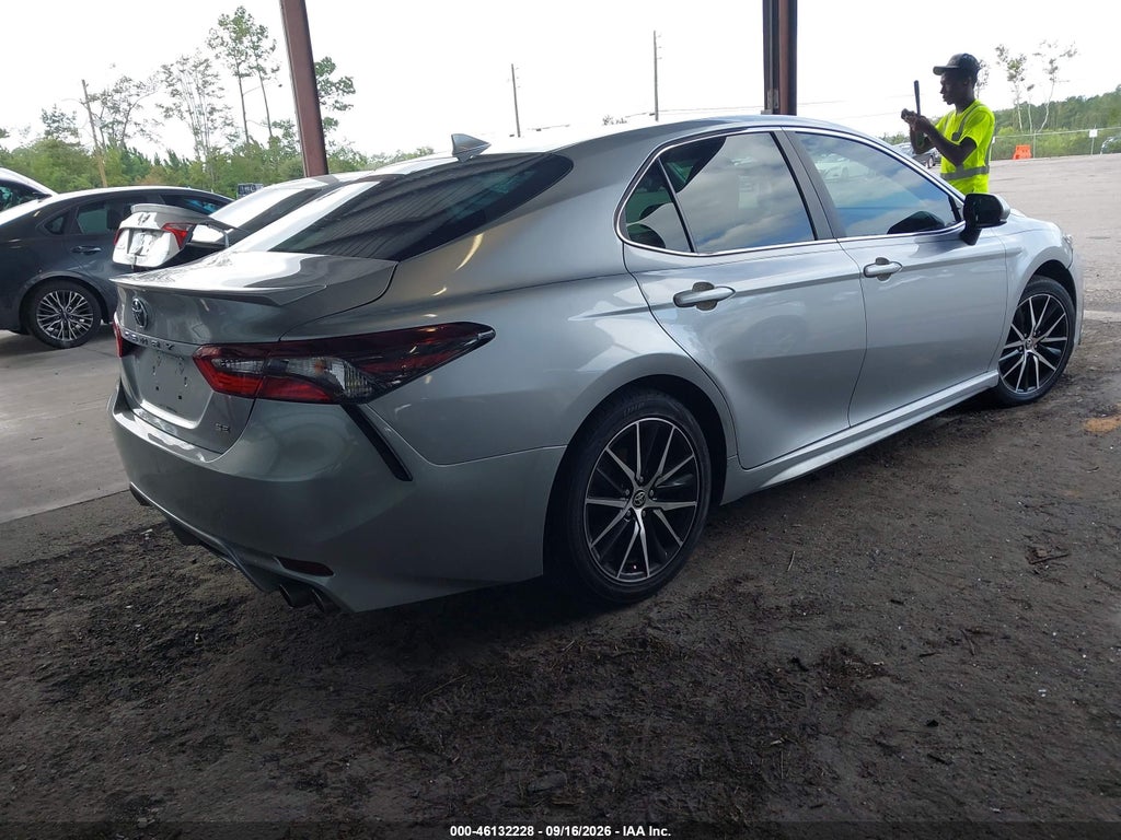 2021 Toyota Camry SE photo 4