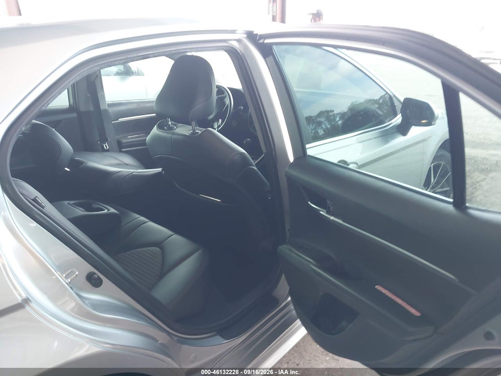 2021 Toyota Camry SE photo 8