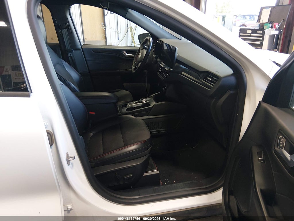2023 Ford Escape ST-Line Select photo 5