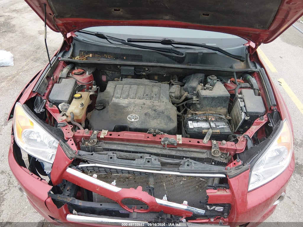 2011 Toyota RAV4 Limited V6 photo 10