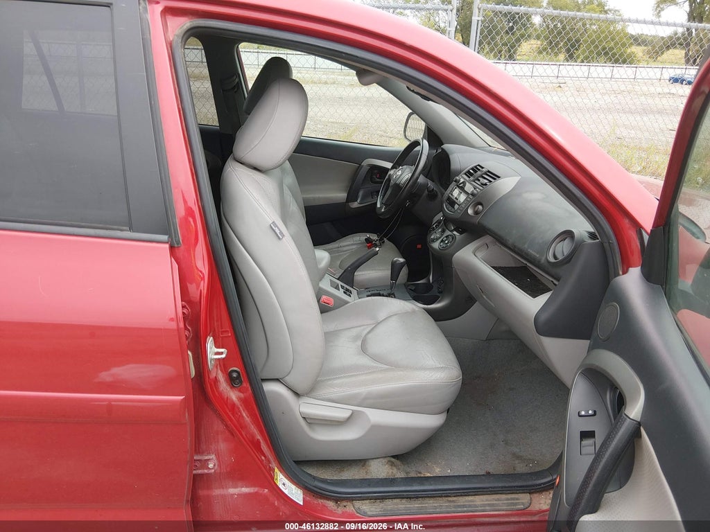 2011 Toyota RAV4 Limited V6 photo 5