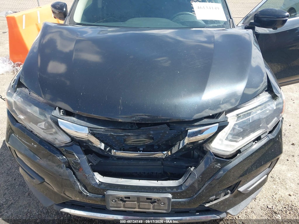 2018 Nissan Rogue SV photo 10