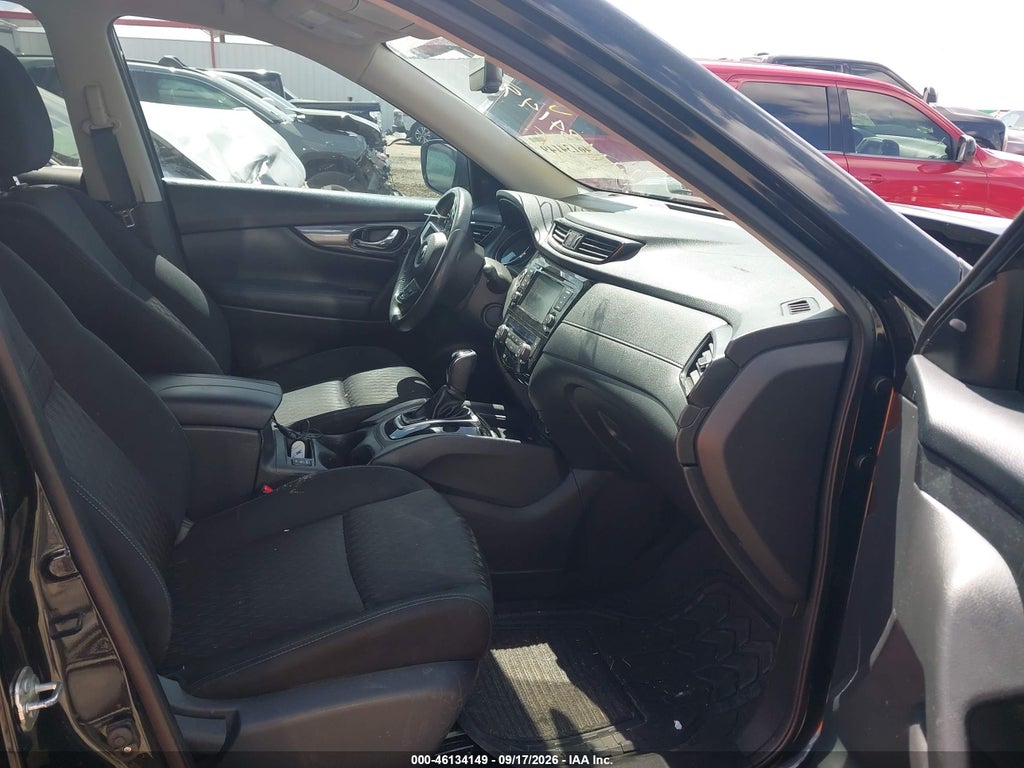 2018 Nissan Rogue SV photo 5