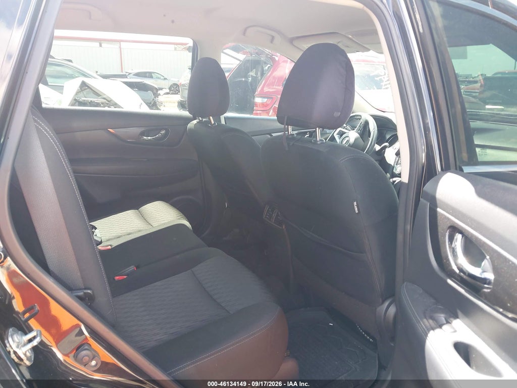 2018 Nissan Rogue SV photo 8