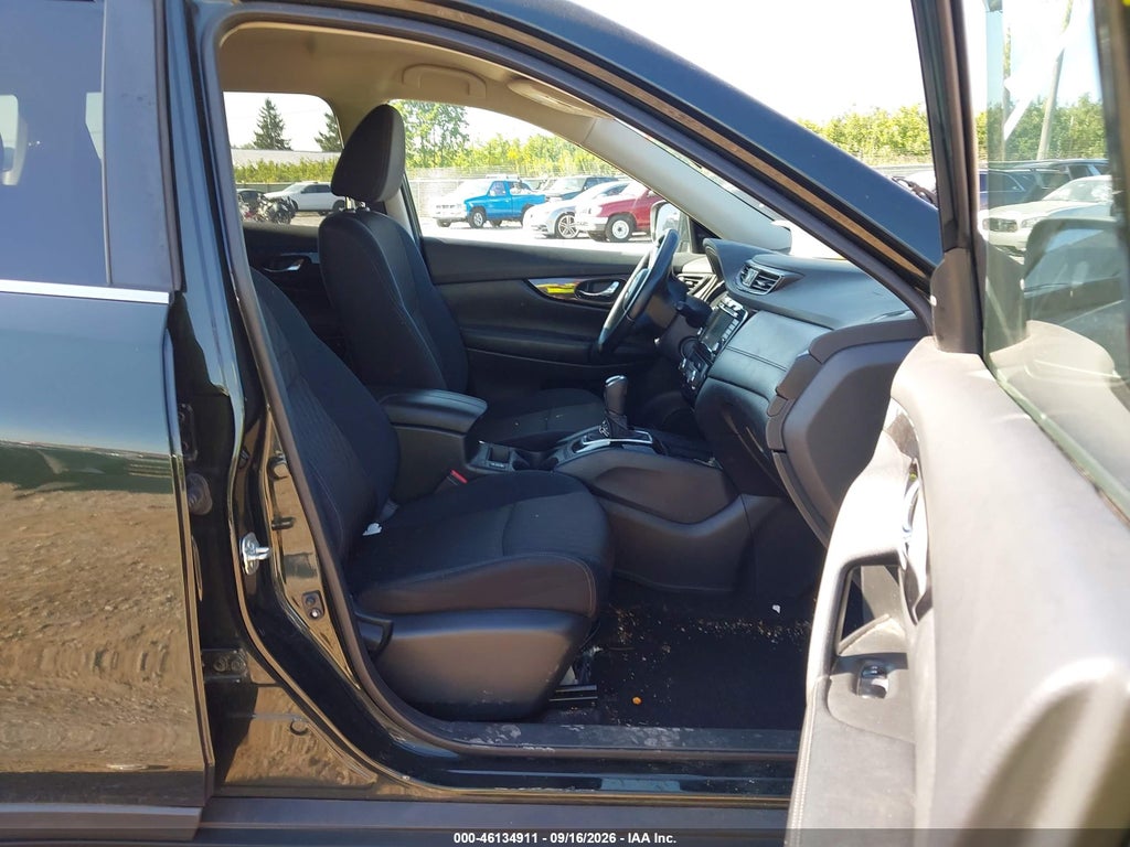 2018 Nissan Rogue SV photo 5