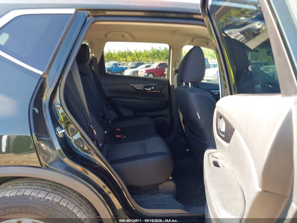 2018 Nissan Rogue SV photo 8