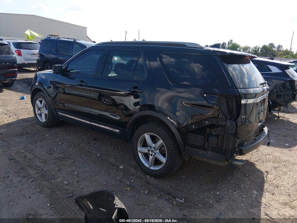 2017 Ford Explorer XLT photo 3