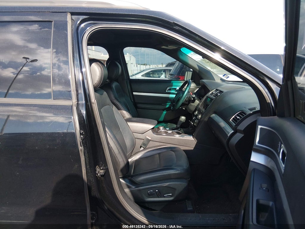 2017 Ford Explorer XLT photo 5