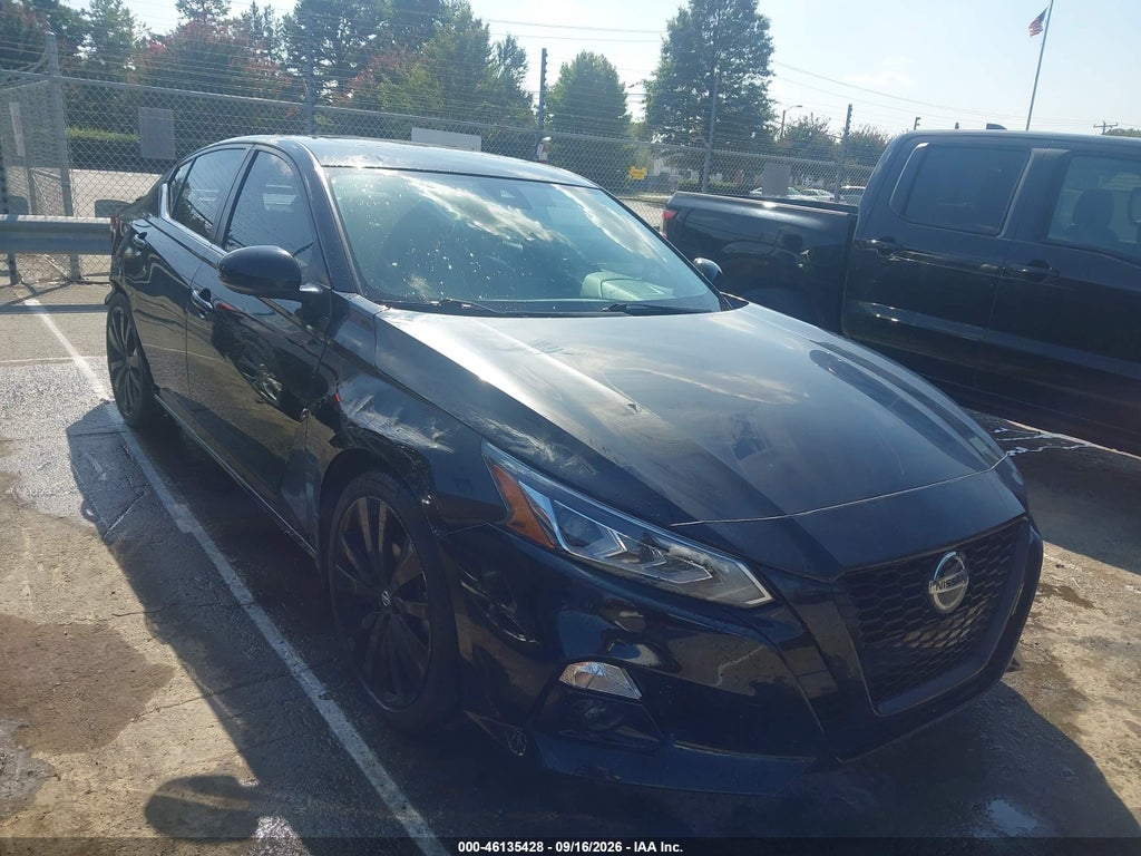2022 Nissan Altima SR FWD photo 1