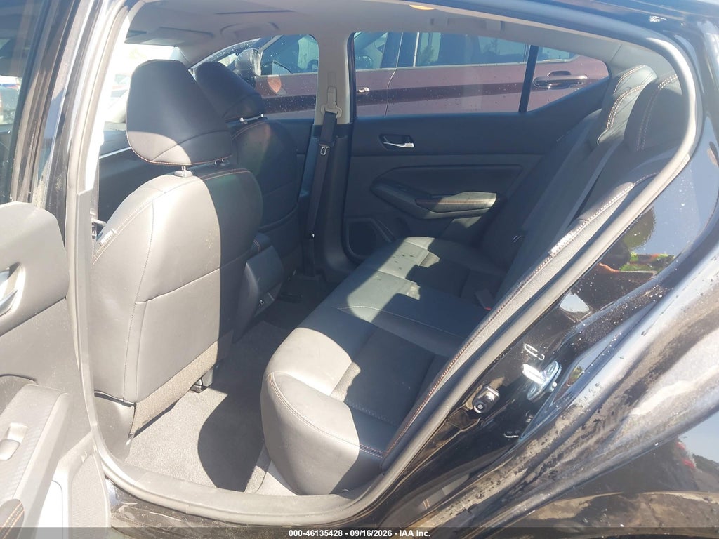 2022 Nissan Altima SR FWD photo 8