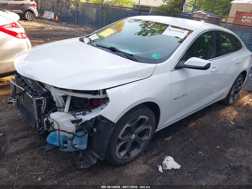 2022 Chevrolet Malibu FWD LT photo 2
