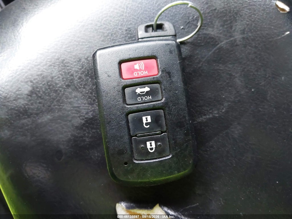 2015 Toyota Camry Hybrid LE photo 11