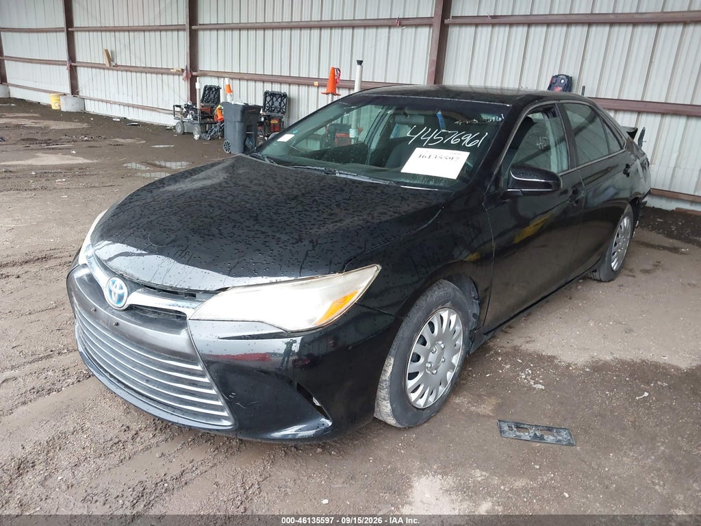 2015 Toyota Camry Hybrid LE photo 2