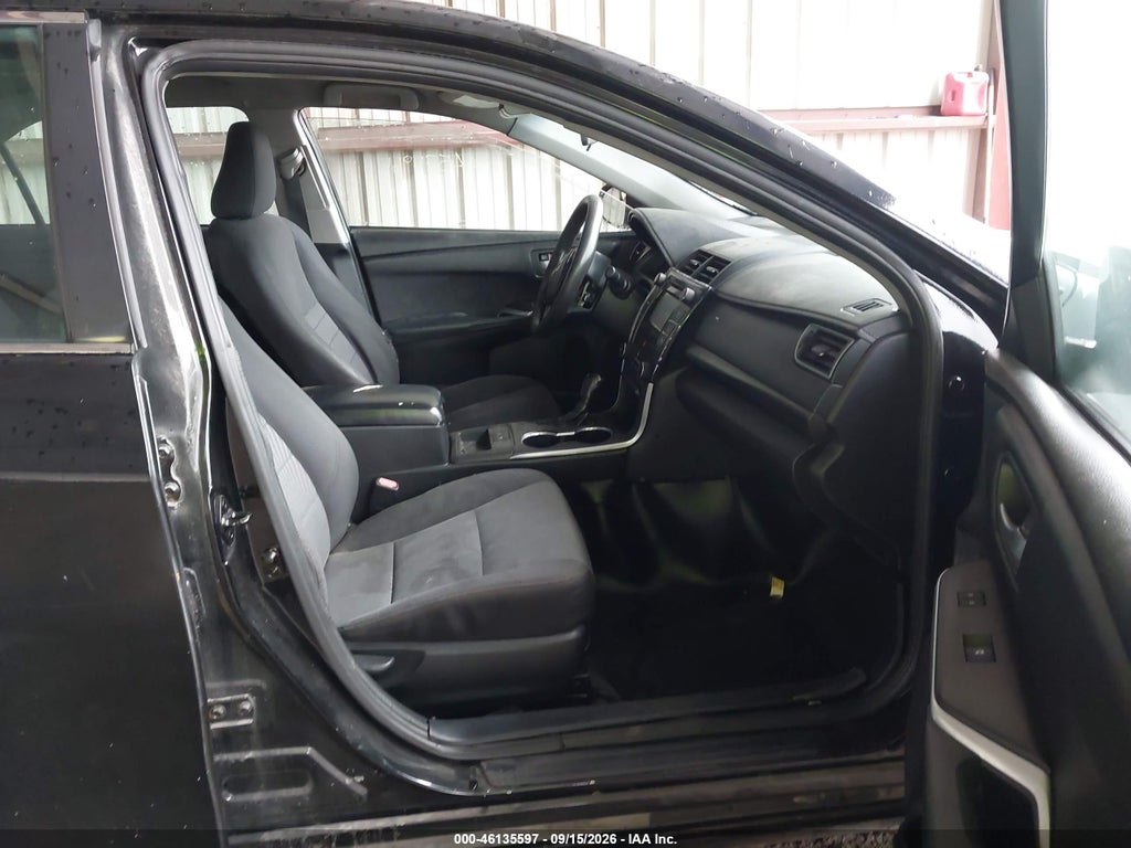2015 Toyota Camry Hybrid LE photo 5