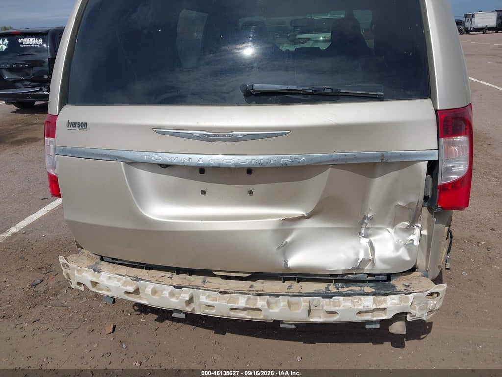 2013 Chrysler Town & Country Touring-L photo 6