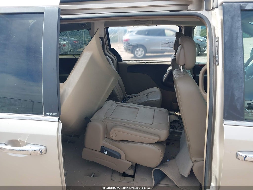 2013 Chrysler Town & Country Touring-L photo 8