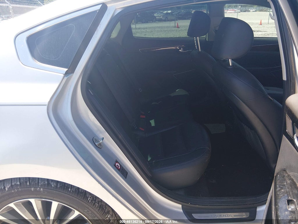 2017 Kia Cadenza Premium photo 8