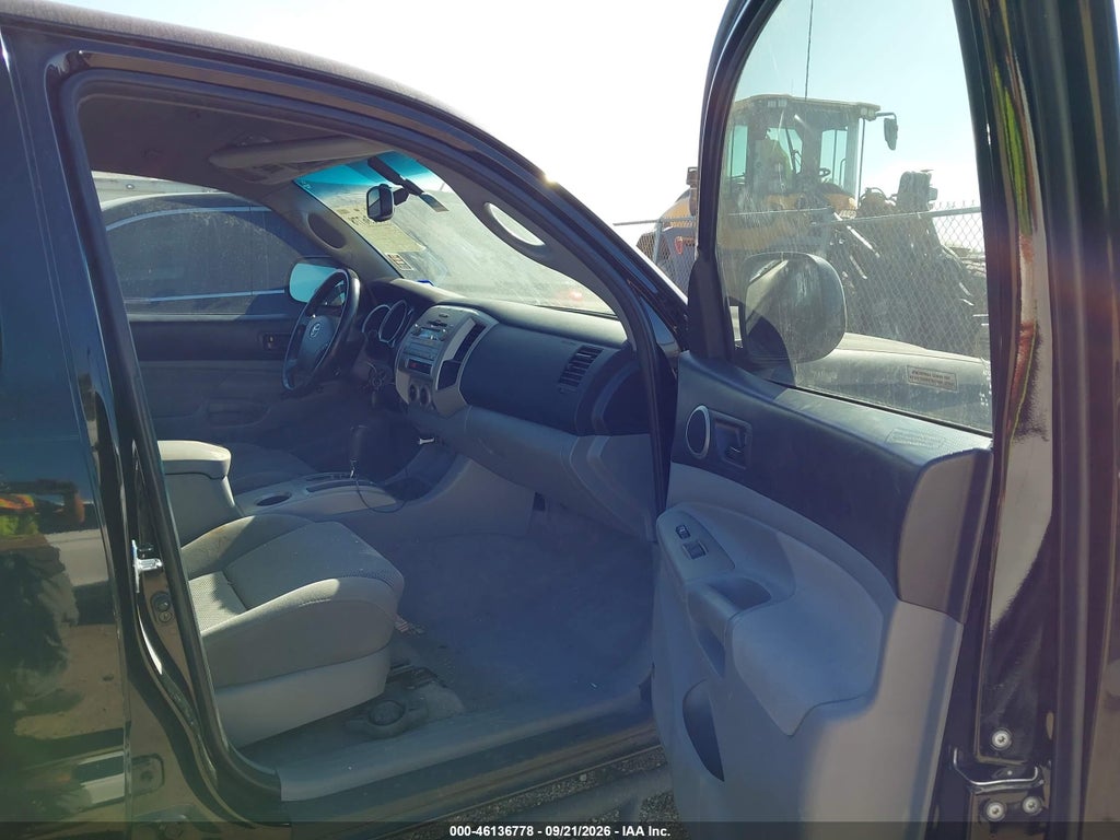 2011 Toyota Tacoma Prerunner V6 photo 5