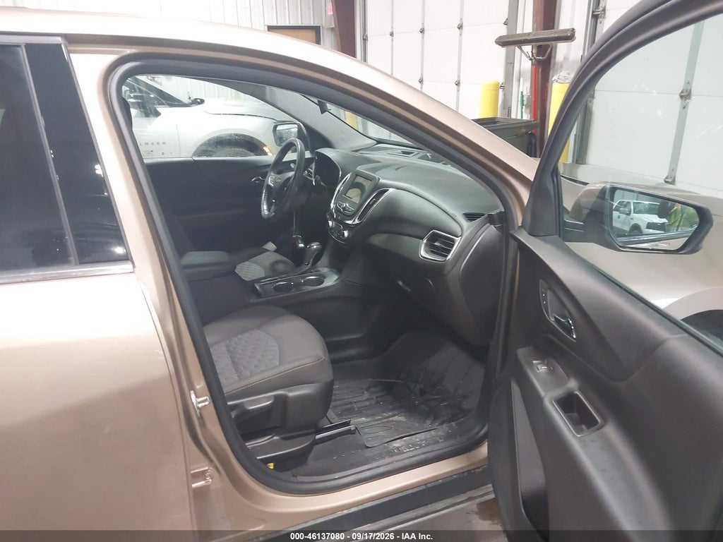 2019 Chevrolet Equinox LT photo 5