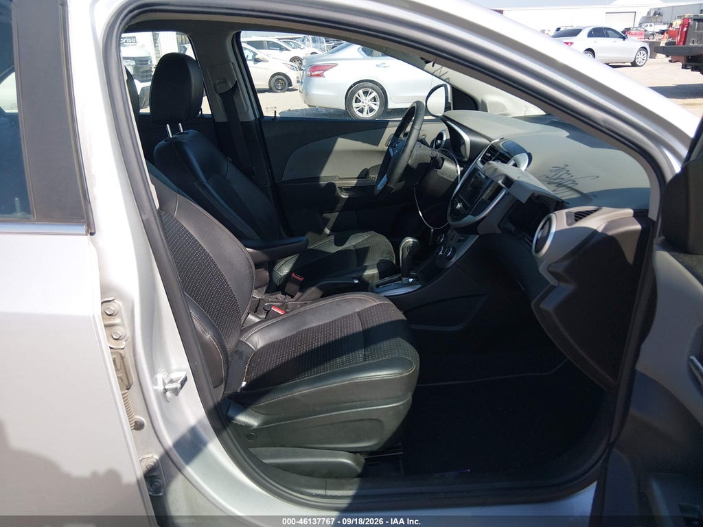 2018 Chevrolet Sonic Premier Auto photo 5